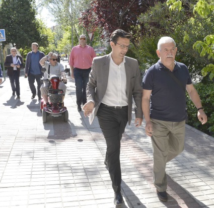 ©Ayto.Granada: El alcalde celebra con los vecinos de Chana la consecusin de los fondos DUSI para el barrio